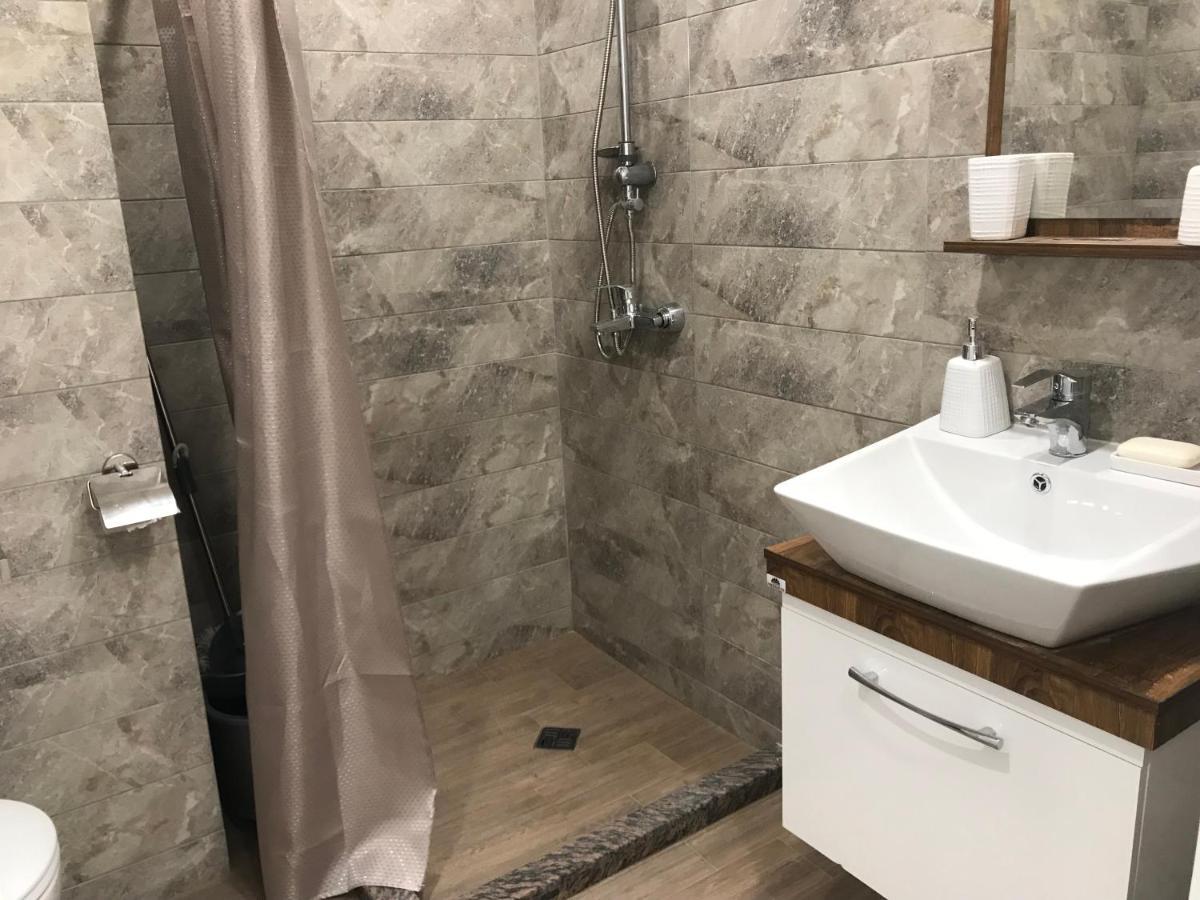 Charm Appartement Tbilisi Buitenkant foto