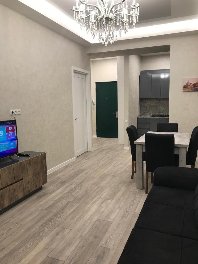 Charm Appartement Tbilisi Buitenkant foto